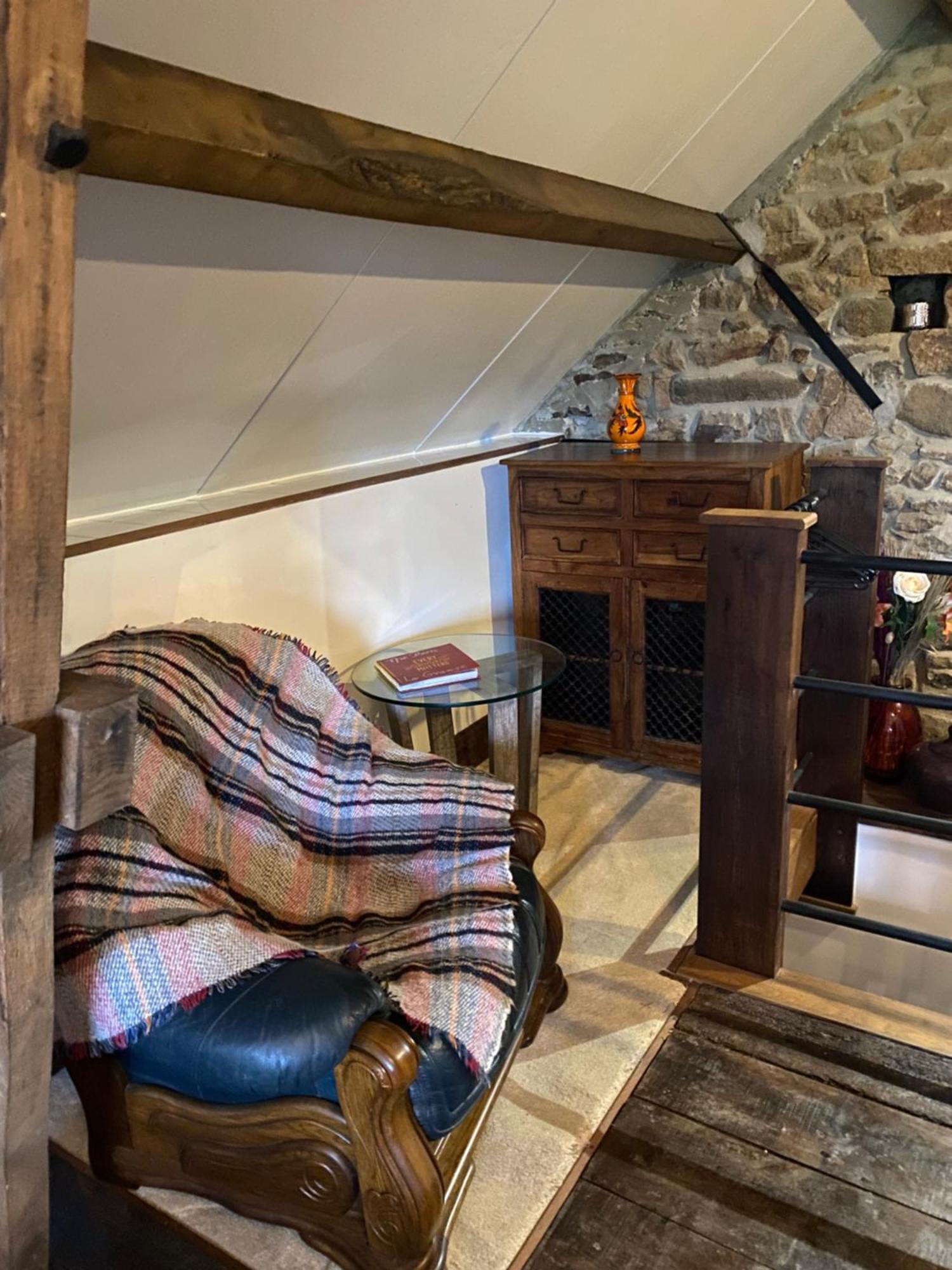 Spacious, Rustic Studio Space For 2 Persons Saint-Cyr-du-Bailleul Esterno foto