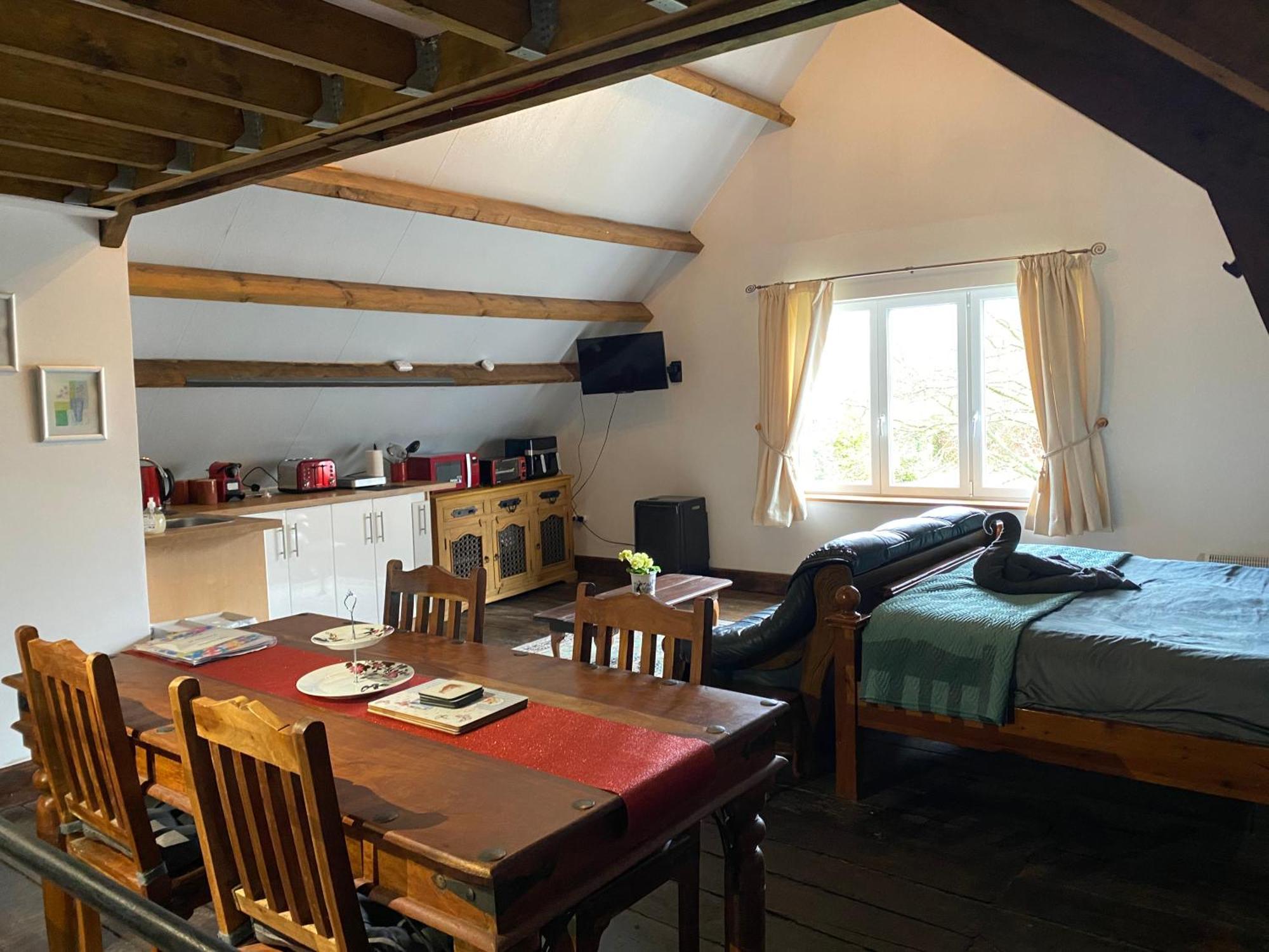Spacious, Rustic Studio Space For 2 Persons Saint-Cyr-du-Bailleul Esterno foto